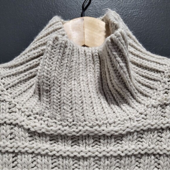 H&M Mock Neck Wool Blend Sweater Light Gray Size S Oversized Cropped - Picture 3 of 10